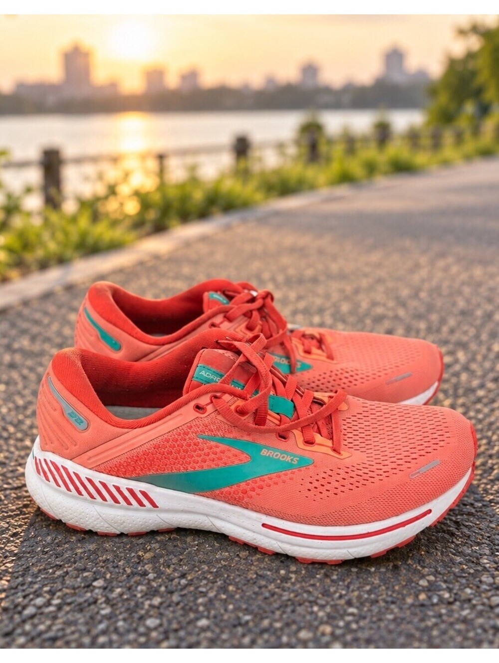 Brooks Adrenaline GTS 22 Women’s 10.5 B Coral Teal Running Shoes Stability READ
